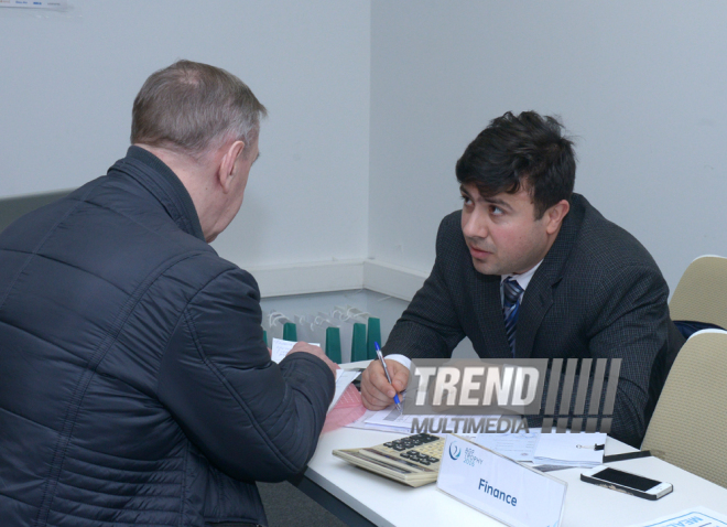 Делегации различных стран проходят аккредитацию на Кубок мира по прыжкам на батуте в Баку. Азербайджан, 3 март, 2016 